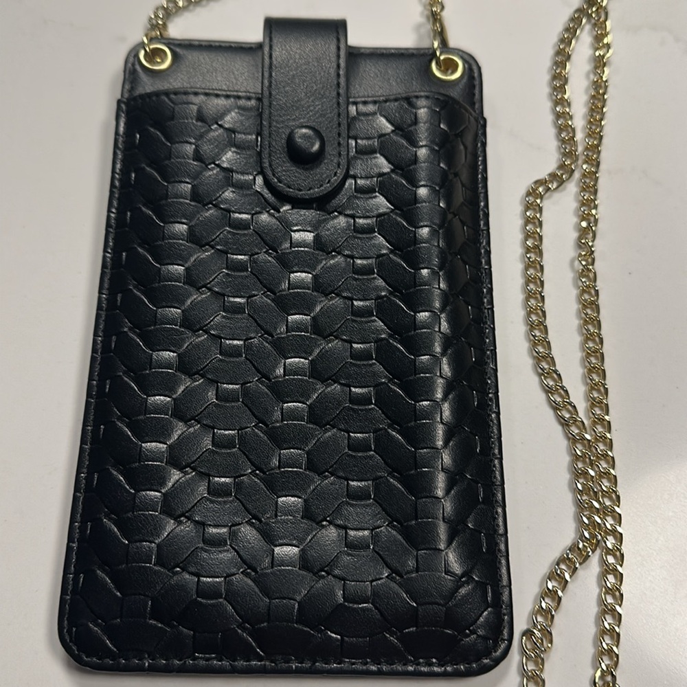 NWOT- Black Textured Crossbody iPhone Bag/Wallet with Removable Gold Chain